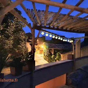 https://lexquishette-de-lourmarin-un-nid-sur-les-toits.fr-provencehotel.com